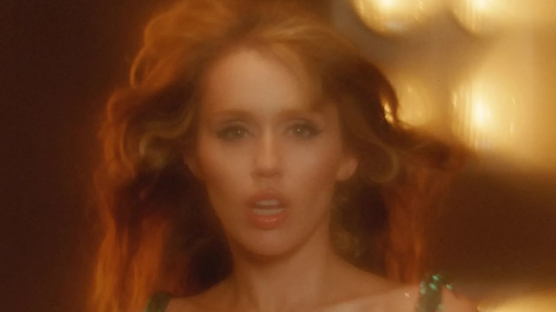 Miley Cyrus: Something Beautiful : Foto Miley Cyrus