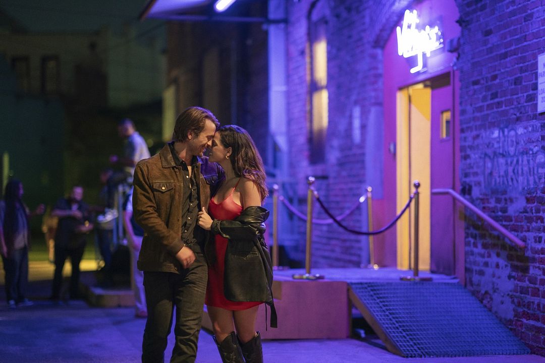 Cómplices del engaño : Foto Glen Powell