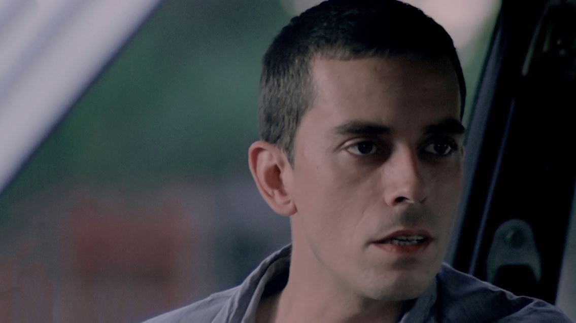 Hombre mirando al sudeste : Foto