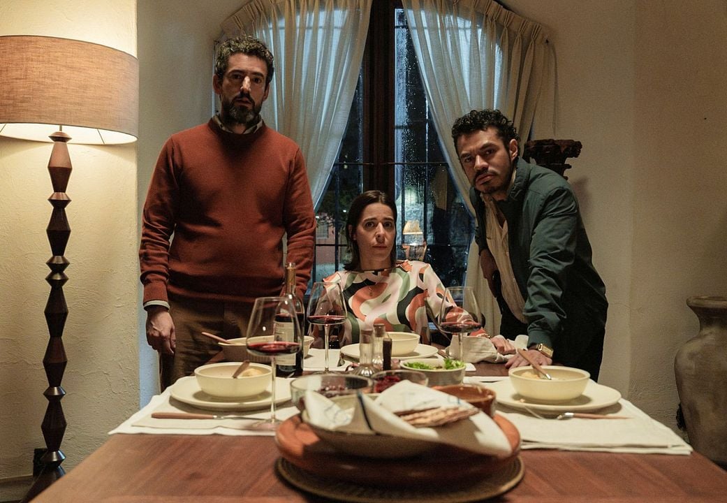 La hora de los valientes : Foto Memo Villegas, Luis Gerardo Méndez, Verónica Bravo