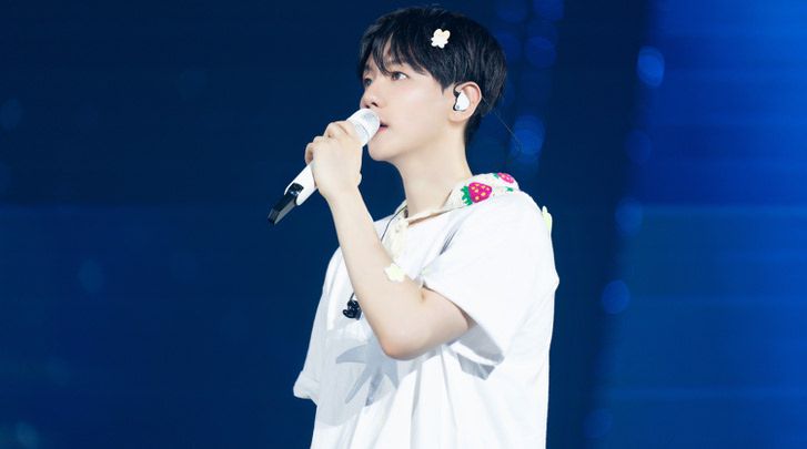 BAEKHYUN: Lonsdaleite [dot] IN CINEMAS : Foto