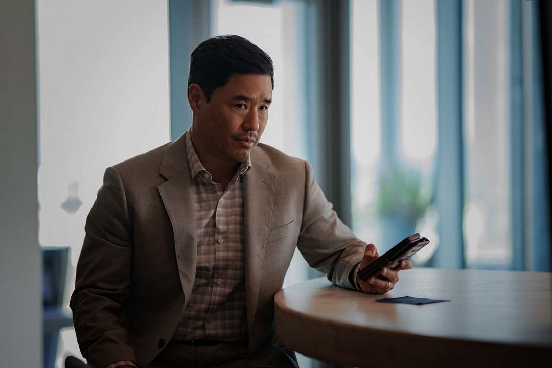 La noche siempre llega : Foto Randall Park