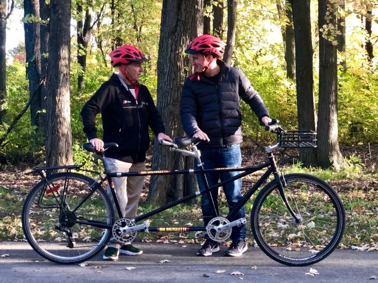 For the Living : Foto