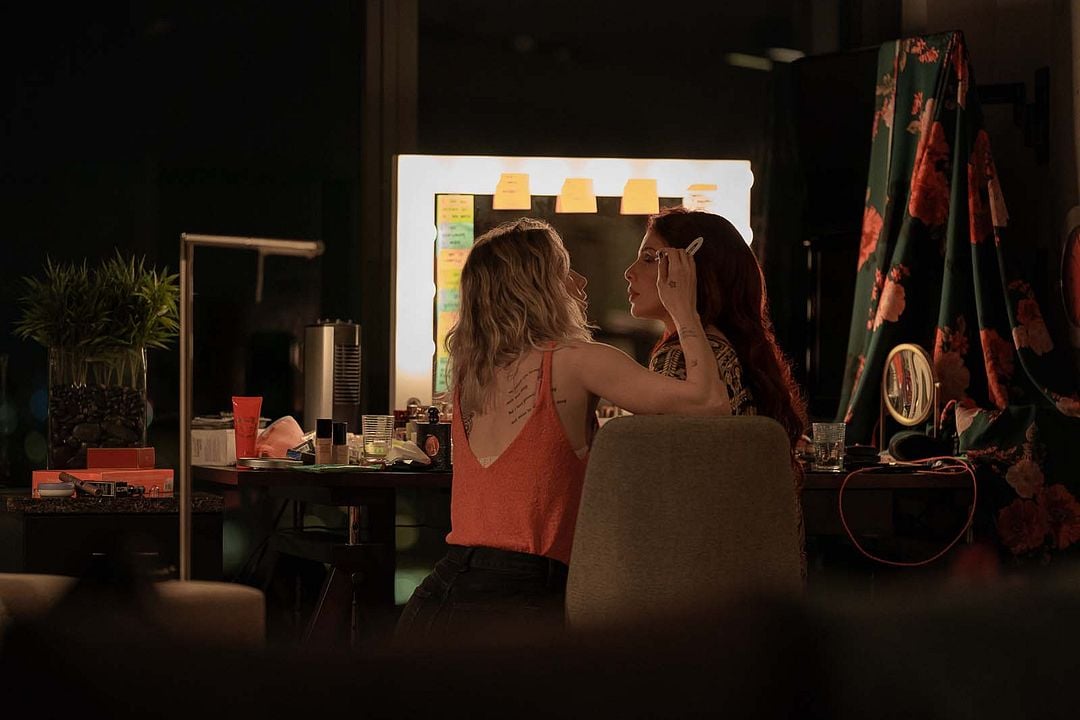 La noche siempre llega : Foto Julia Fox, Vanessa Kirby