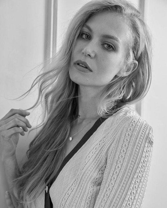 Póster Penelope Mitchell