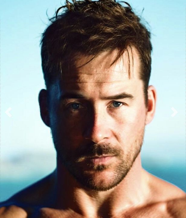 Póster Barry Sloane