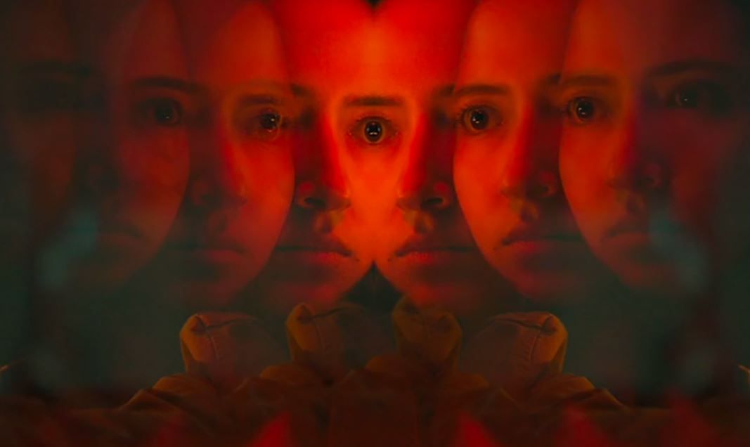 She Loved Blossoms More : Foto