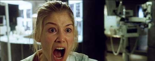 Doom: La puerta al infierno : Foto Andrzej Bartkowiak, Rosamund Pike