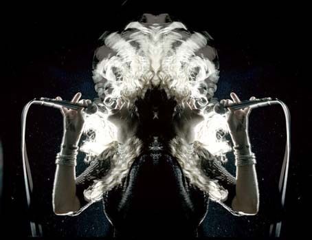 A través del universo : Foto Julie Taymor