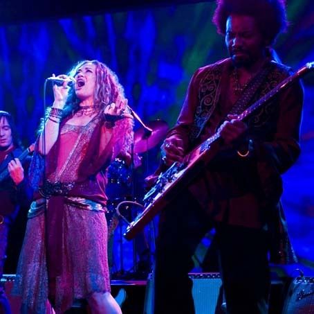 A través del universo : Foto Julie Taymor