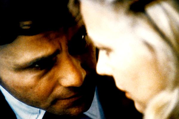 A woman under the Influence : Foto