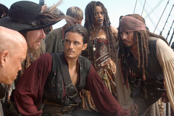 Piratas del Caribe: En el fin del mundo : Foto Naomie Harris, Johnny Depp, Geoffrey Rush, Orlando Bloom
