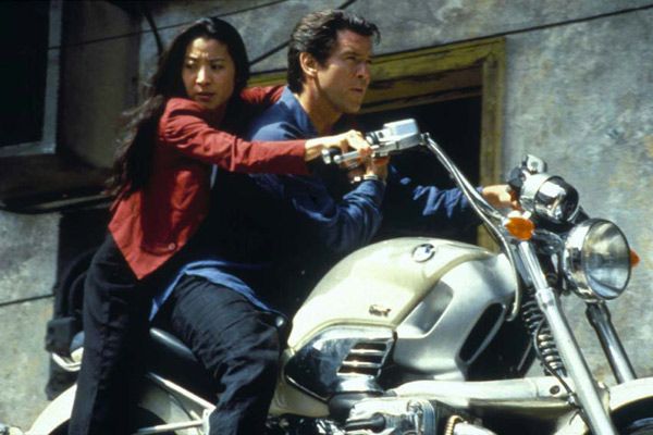 El mañana nunca muere : Foto Michelle Yeoh, Pierce Brosnan