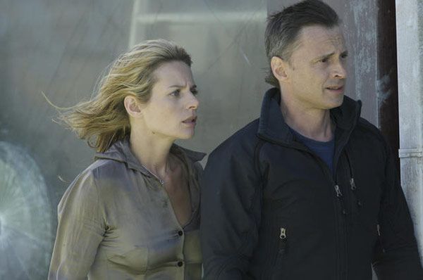 Foto Robert Carlyle, Jessalyn Gilsig