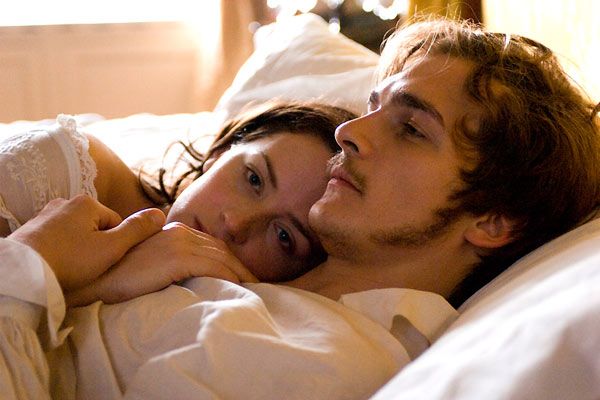 La reina joven : Foto Rupert Friend, Emily Blunt