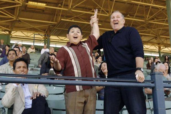 Modern Family : Foto Ed O'Neill, Benjamin Bratt, Rico Rodriguez