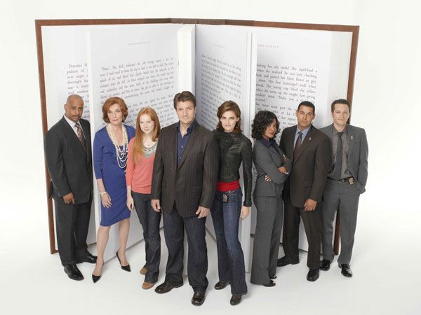 Foto Ruben Santiago-Hudson, Jon Huertas, Stana Katic, Nathan Fillion