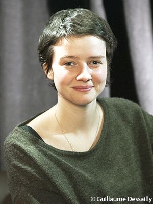 Póster Pauline Etienne