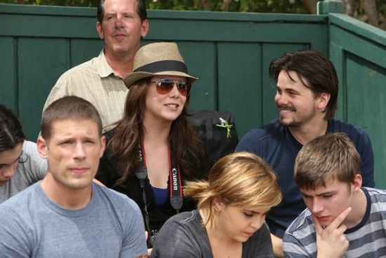 Foto Lauren Graham, Miles Heizer, Mae Whitman, Jason Ritter