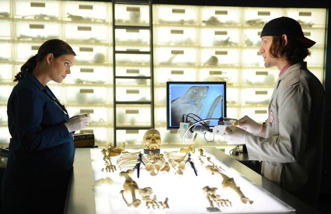 Bones : Foto Luke Kleintank, Emily Deschanel