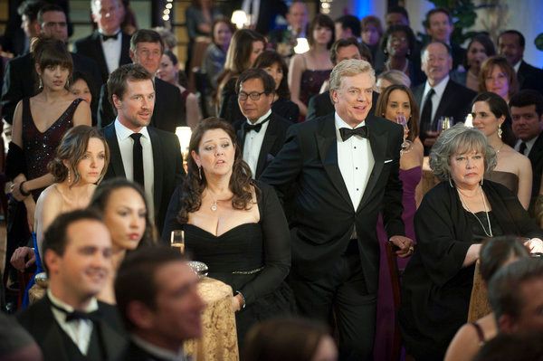 Foto Jordana Spiro, Christopher McDonald, Kathy Bates, Paul Greene