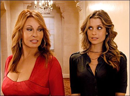 Foto JoAnna Garcia Swisher, Raquel Welch