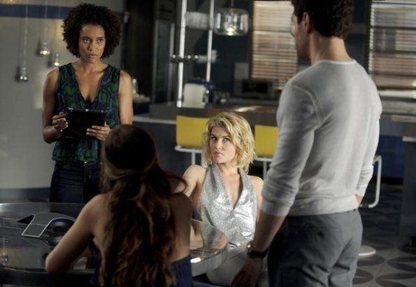 Foto Minka Kelly, Rachael Taylor