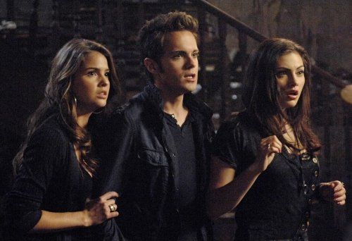 Foto Shelley Hennig, Phoebe Tonkin