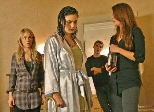 Foto Phoebe Tonkin, Britt Robertson, Shelley Hennig