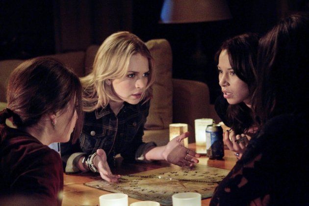 Foto Britt Robertson, Phoebe Tonkin, Jessica Parker Kennedy, Shelley Hennig