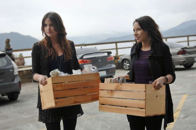 Foto Jessica Parker Kennedy, Shelley Hennig