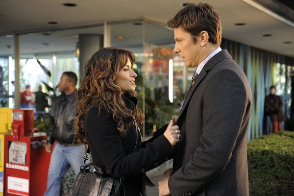 Foto Sarah Shahi, Michael Trucco