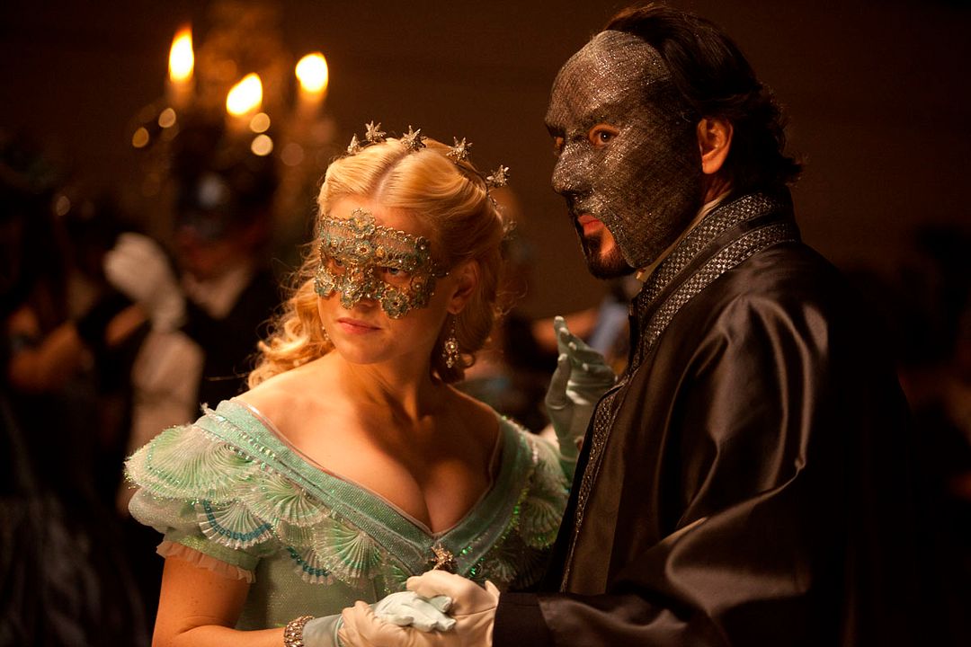 Foto John Cusack, Alice Eve