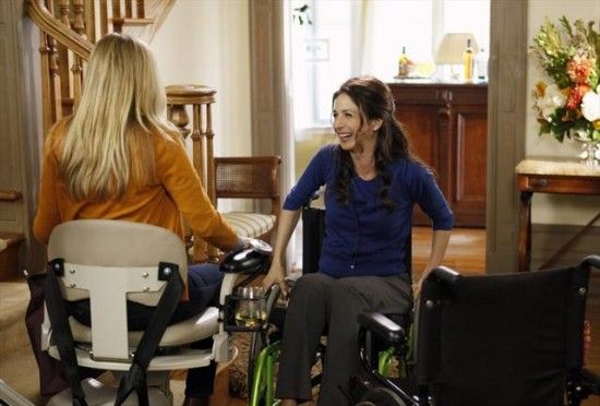 Don't Trust The B---- in Apartment 23 : Foto Marin Hinkle, Dreama Walker