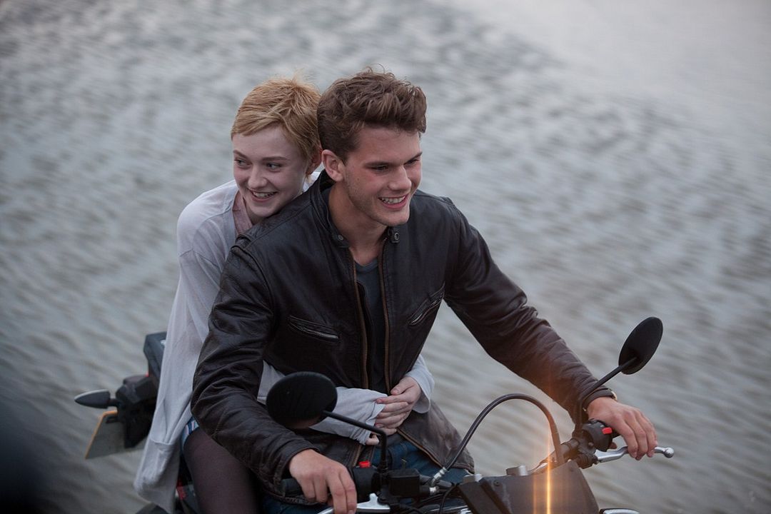 Foto Jeremy Irvine, Dakota Fanning