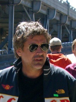 Póster Deran Sarafian