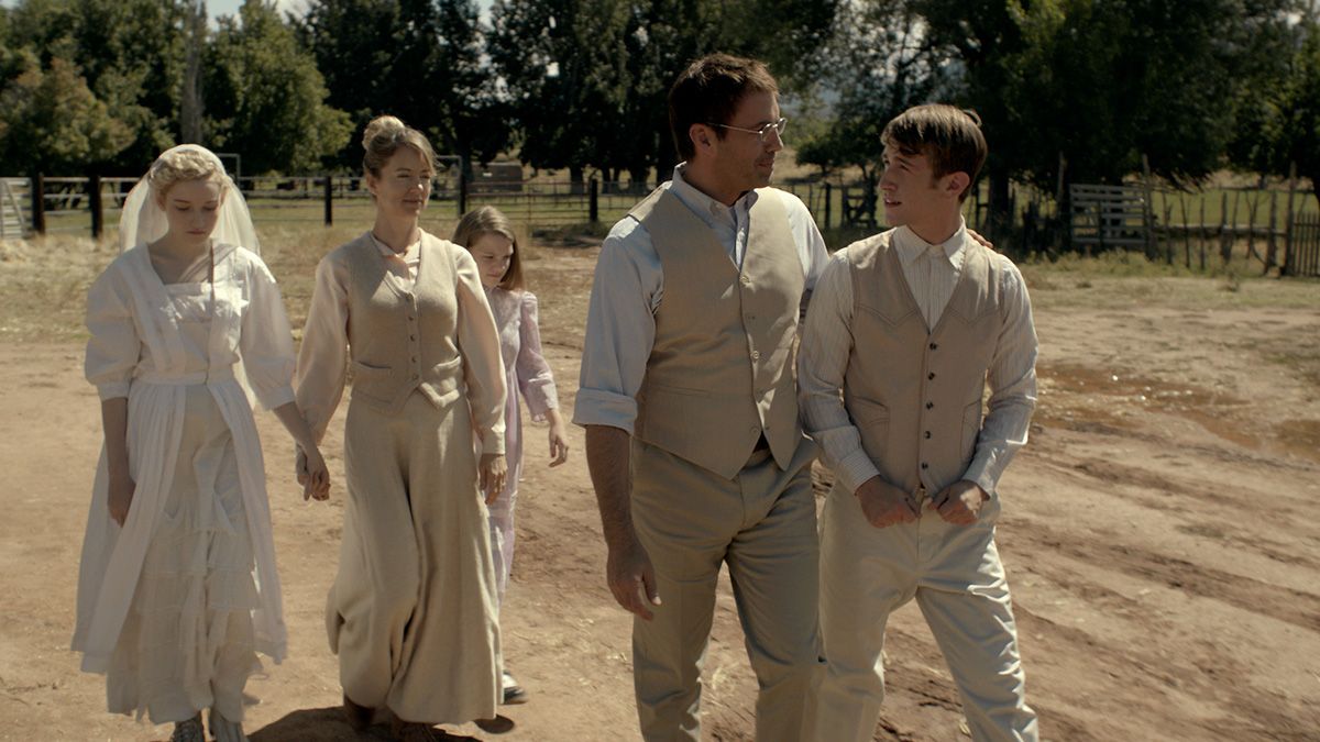 Foto Billy Zane, Julia Garner