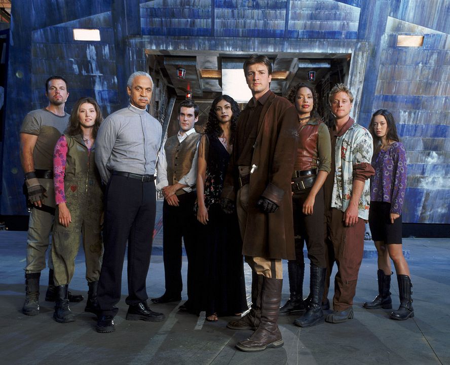 Foto Gina Torres, Alan Tudyk, Morena Baccarin, Nathan Fillion