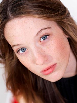 Póster Sophie Lowe