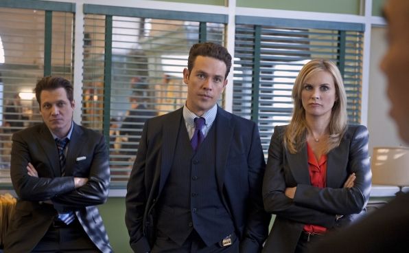 Foto Holt McCallany, Kevin Alejandro, Bonnie Somerville