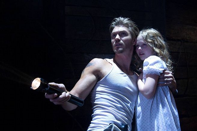 Foto Emily Alyn Lind, Chad Michael Murray