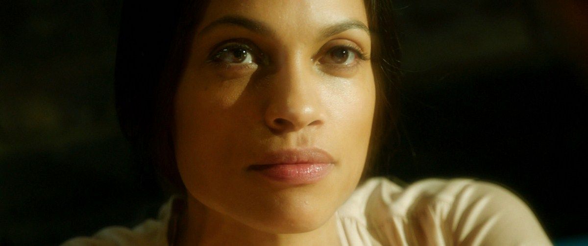 En trance : Foto Rosario Dawson