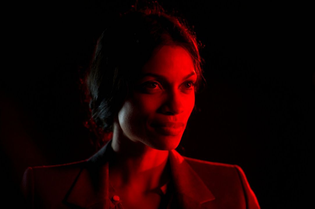 En trance : Foto Rosario Dawson