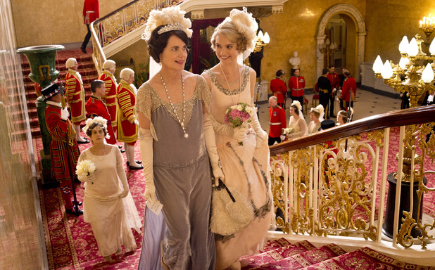Downton Abbey : Póster Elizabeth McGovern, Lily James