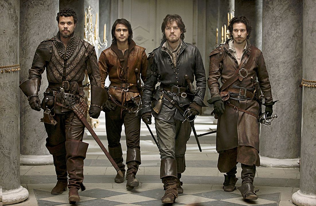 Foto Santiago Cabrera, Tom Burke, Luke Pasqualino