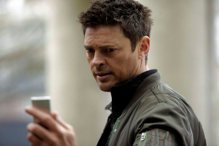 Cobertura de revista Karl Urban