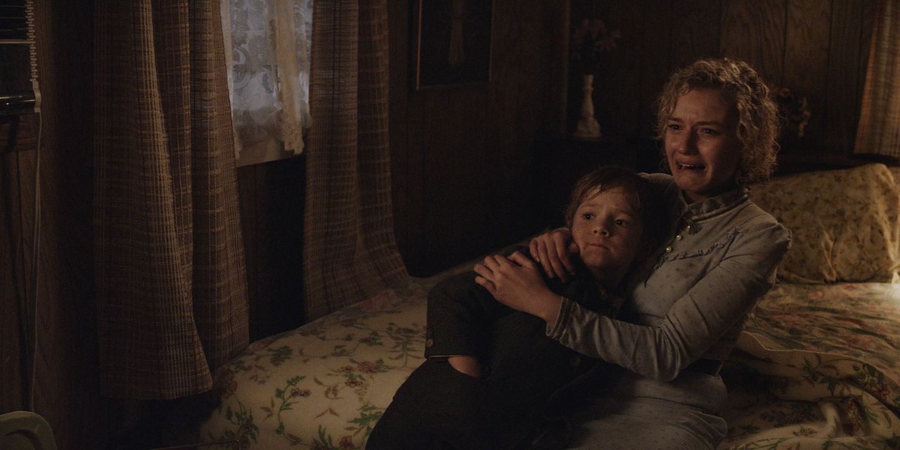 Foto Julia Garner, Jack Gore