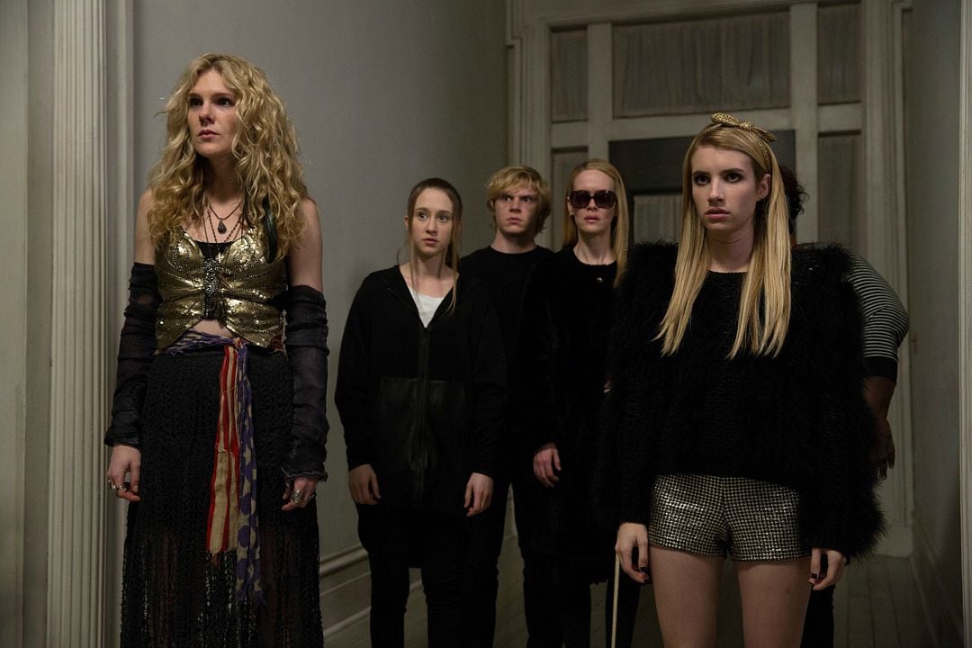 American Horror Story : Foto Emma Roberts, Lily Rabe, Sarah Paulson, Taissa Farmiga, Evan Peters