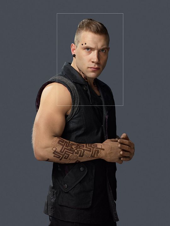 Divergente : Cobertura de revista Jai Courtney