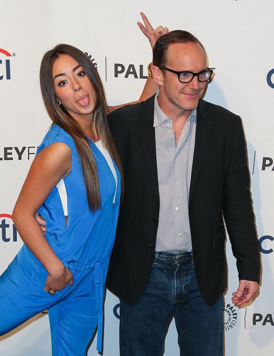 Cobertura de revista Clark Gregg, Chloe Bennet